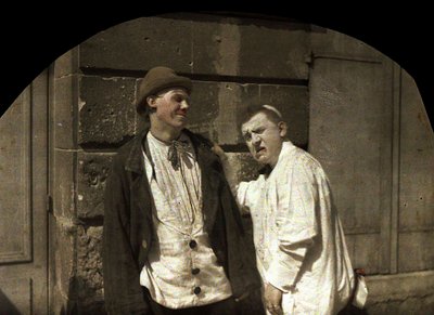 Footel de clown, en zijn zoon, Soissons, Aisne, Frankrijk, 1917 (autochroom) door Fernand Cuville